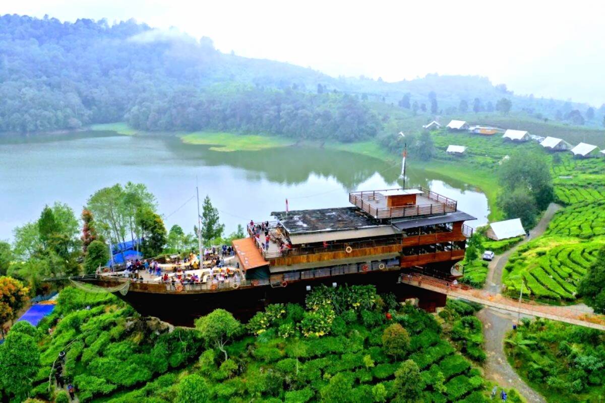 Glamping lakeside