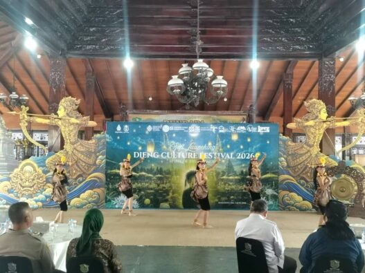 Jazz Atas Awan dan Ruwatan Rambut Gimbal Jadi Magnet