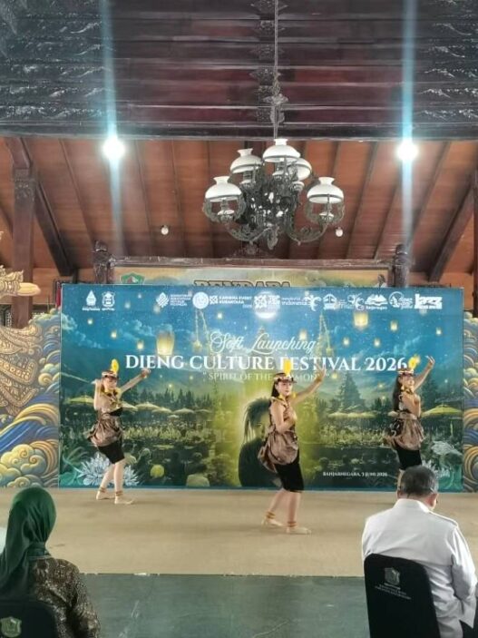 Jazz Atas Awan dan Ruwatan Rambut Gimbal Jadi Magnet