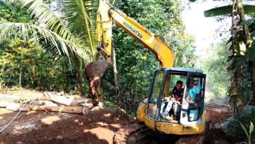 Jembatan Garuda Serap Warga Lokal