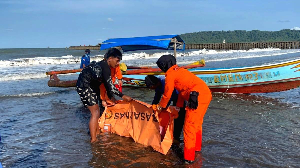Jenazah Pria Ngapung di Teluk Penyu