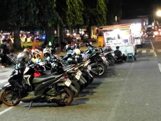 Jukir Liar Beroperasi Setiap Malam