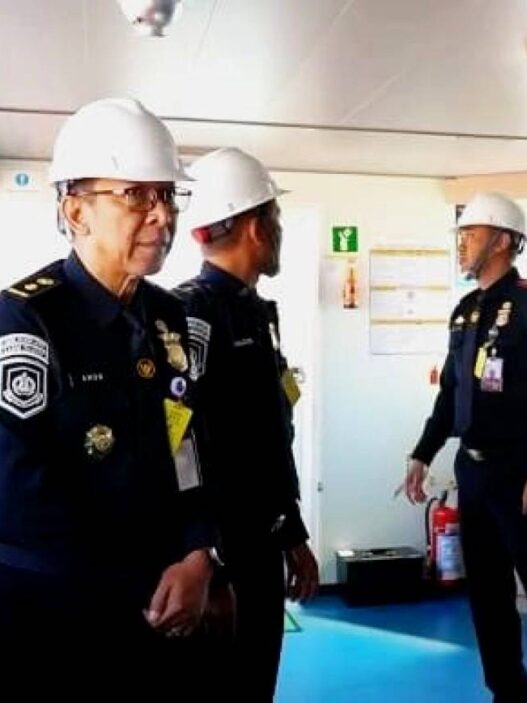 Kapal Kargo Berbendera Panama Diperiksa Imigrasi