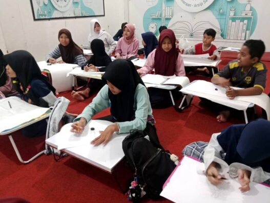 Kelas Membatik untuk Anak SD di Arpusda