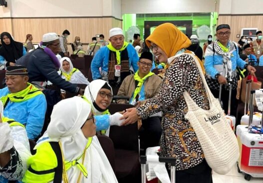 Keluarga Sambut Jamaah Kloter