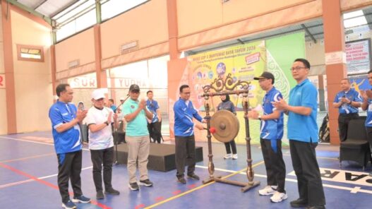 Kepsek dan Guru SMP Meriahkan MKKS Cup X