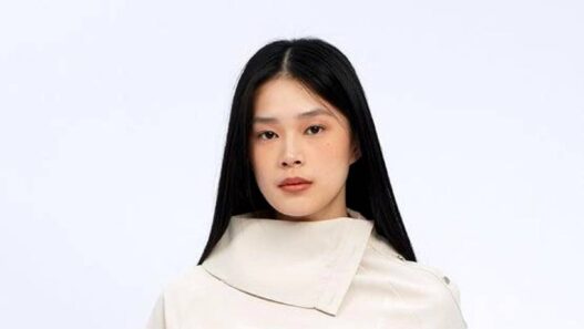 Kerah Unik, Sentuhan Kecil yang Mengubah Wajah Fashion Modern
