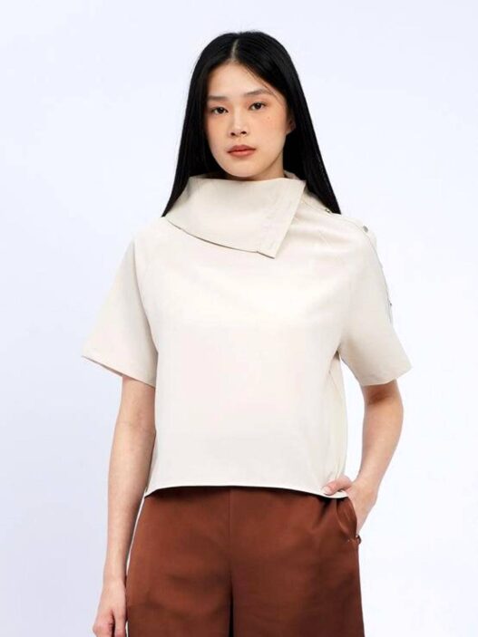 Kerah Unik, Sentuhan Kecil yang Mengubah Wajah Fashion Modern