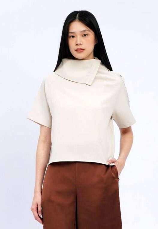 Kerah Unik, Sentuhan Kecil yang Mengubah Wajah Fashion Modern