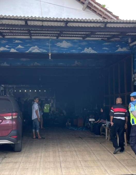 Kipas Angin Picu Kebakaran Garasi Rental Mobil