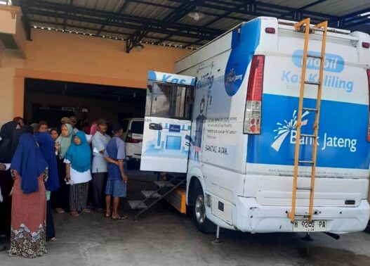Layanan Pajak Keliling Diserbu Warga