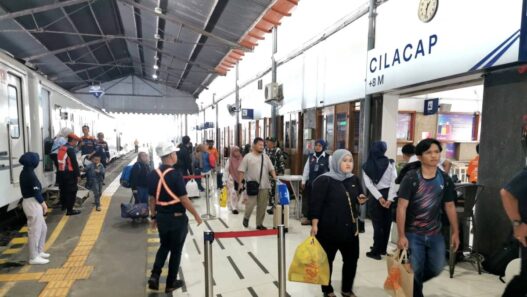 Libur Panjang, Dua Stasiun Dipadati Penumpang