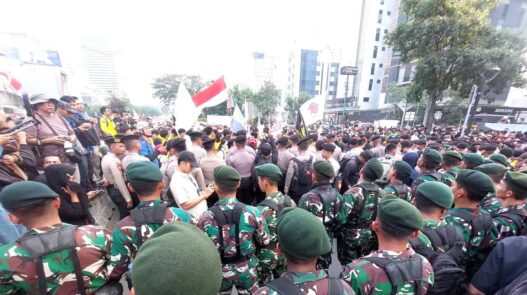 Mahasiswa Demo di Bundaran HI