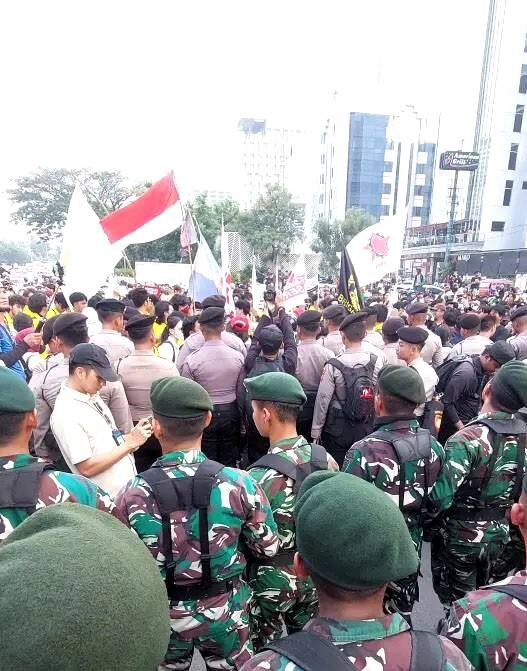 Mahasiswa Demo di Bundaran HI