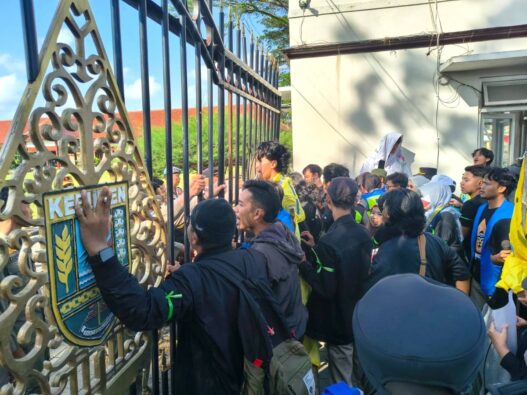Mahasiswa Tuntut MBG dan KDMP Dihentikan