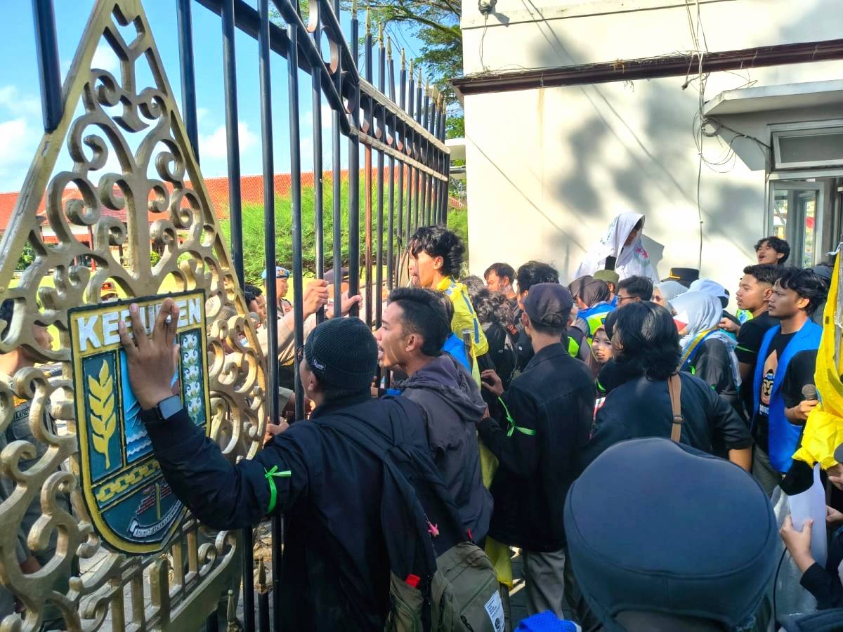 Mahasiswa Tuntut MBG dan KDMP Dihentikan