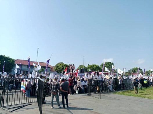 Massa Aksi Damai Dukung MBG