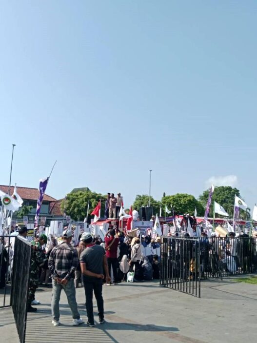 Massa Aksi Damai Dukung MBG
