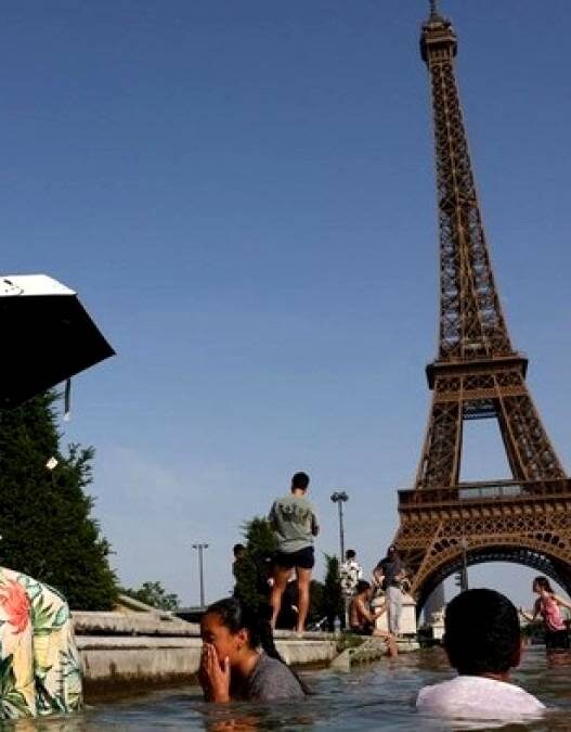 Menara Eiffel pangkas Jam Operasional