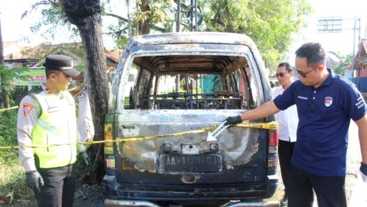 Mobil Bawa 30 Liter Pertalite Terbakar