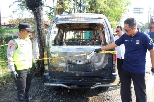 Mobil Bawa 30 Liter Pertalite Terbakar