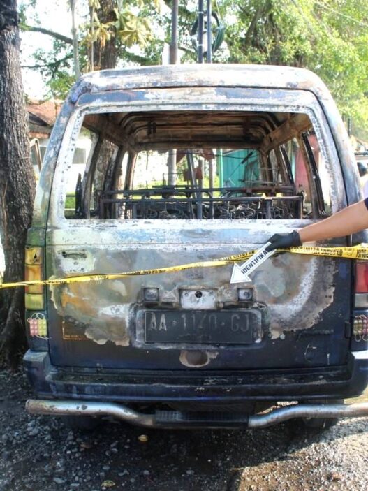 Mobil Bawa 30 Liter Pertalite Terbakar