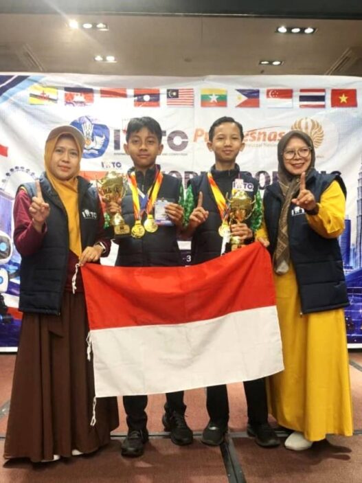 MTsN 1 Juara Lomba Robotic Tingkat Internasional