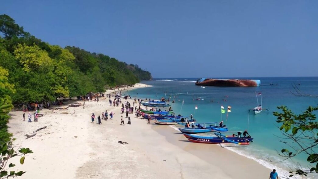 Pantai Pasir Putih Pangandaran