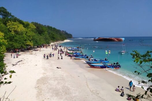 Pantai Pasir Putih Pangandaran