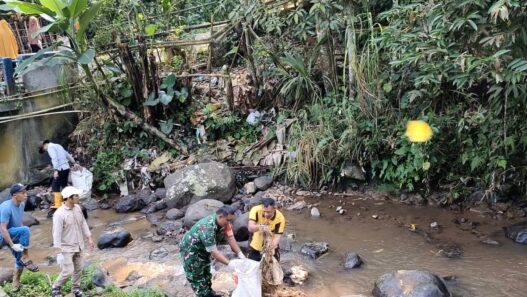 Pembuangan Sampah Ilegal Ditemukan di Hulu DAS
