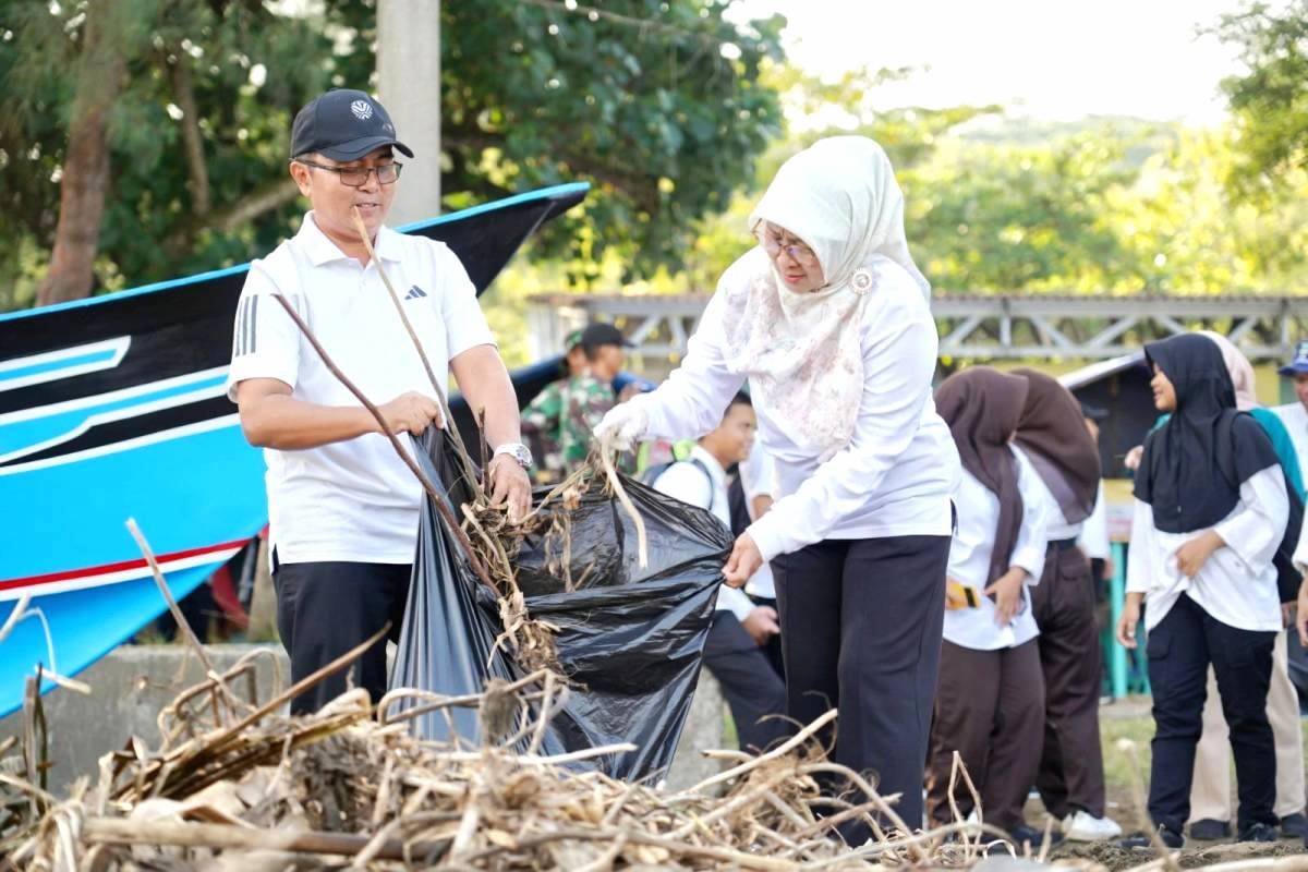 Pemkab Gencarkan Penghijauan Pantai