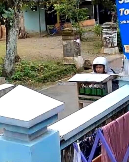 Pencuri Bensin Eceran Beraksi Siang Bolong