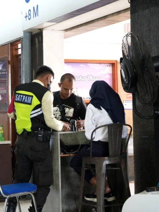 Penumpang Kereta Naik 15 Persen