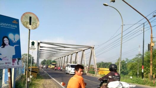 Penutupan Jembatan Serayu Diuji Coba