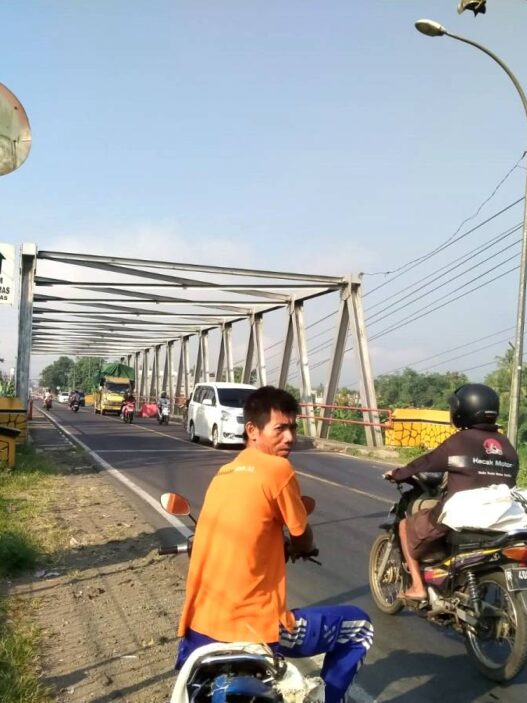 Penutupan Jembatan Serayu Diuji Coba