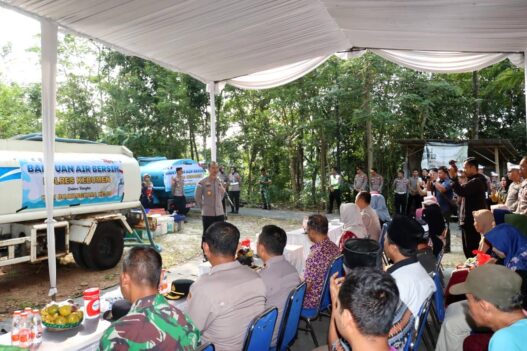 Polres Salurkan 10.000 Liter Air Bersih