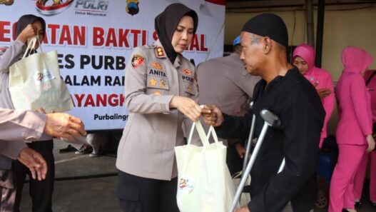 Polres Salurkan Puluhan Paket Sembako