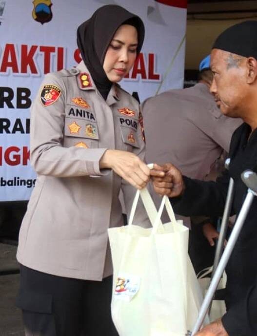 Polres Salurkan Puluhan Paket Sembako