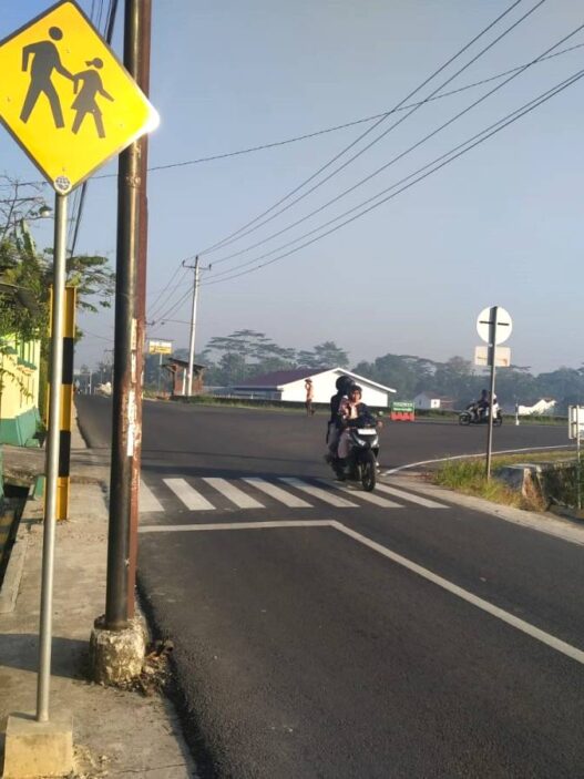 Portal Jalur Serayu Roboh
