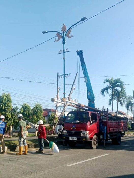 Puluhan PJU di Soekarno Hatta Diganti
