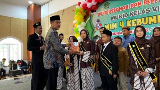 Raih Nilai Sempurna, Kanaya Jadi Bintang