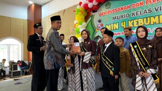 Raih Nilai Sempurna, Kanaya Jadi Bintang