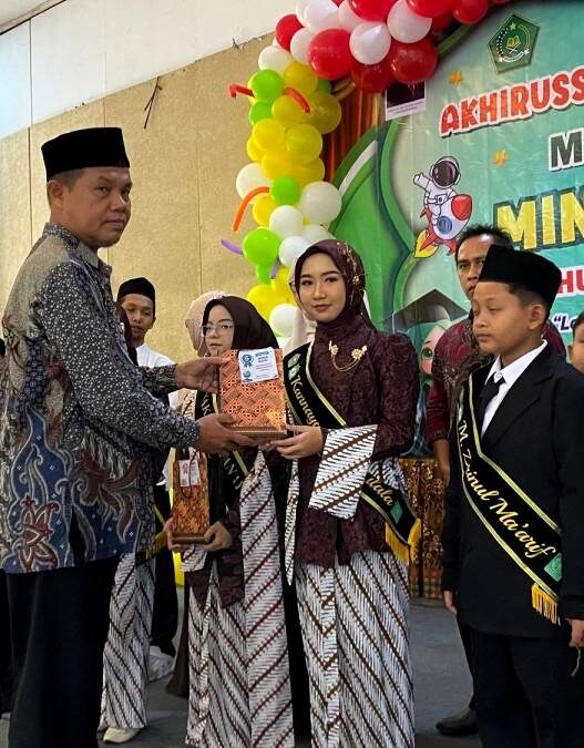 Raih Nilai Sempurna, Kanaya Jadi Bintang