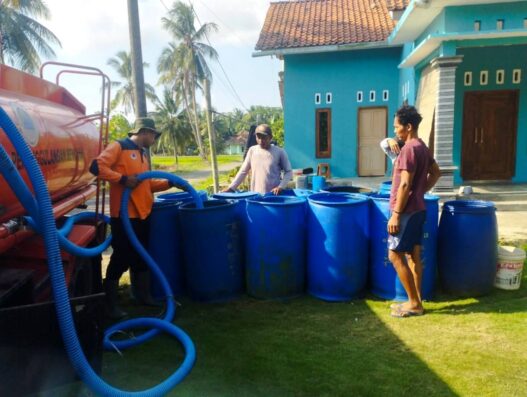 Ratusan Warga Cimrutu Terdampak Kekeringan