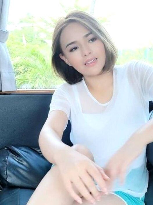 Rela Tidak Punya Badan Ideal