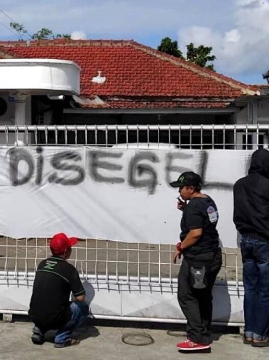 Relawan Segel Dapur MBG Gunungsimping