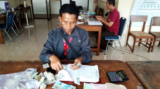 Retribusi Pasar Sumpiuh Turun Drastis