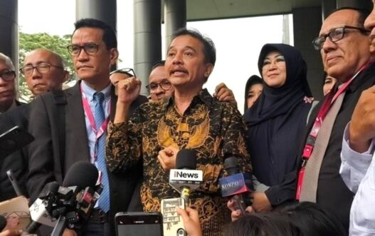 Roy Suryo dan Dokter Tifa Tak Ditahan