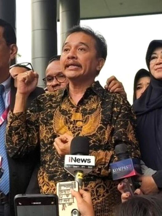 Roy Suryo dan Dokter Tifa Tak Ditahan