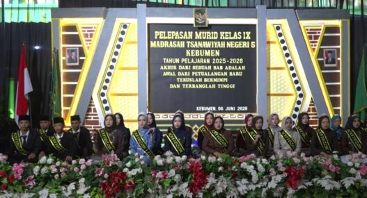 SMK Ma’arif 9 Beri Penghargaan Lulusan Terbaik
